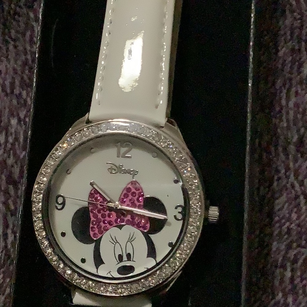 A vintage white Minnie mouse women’s watch